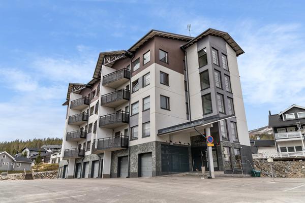 NORDIC CHALET 8106, Talvikaudella 2021-2022 hinta sis. 2 hissilippua, Ylläsjärvi