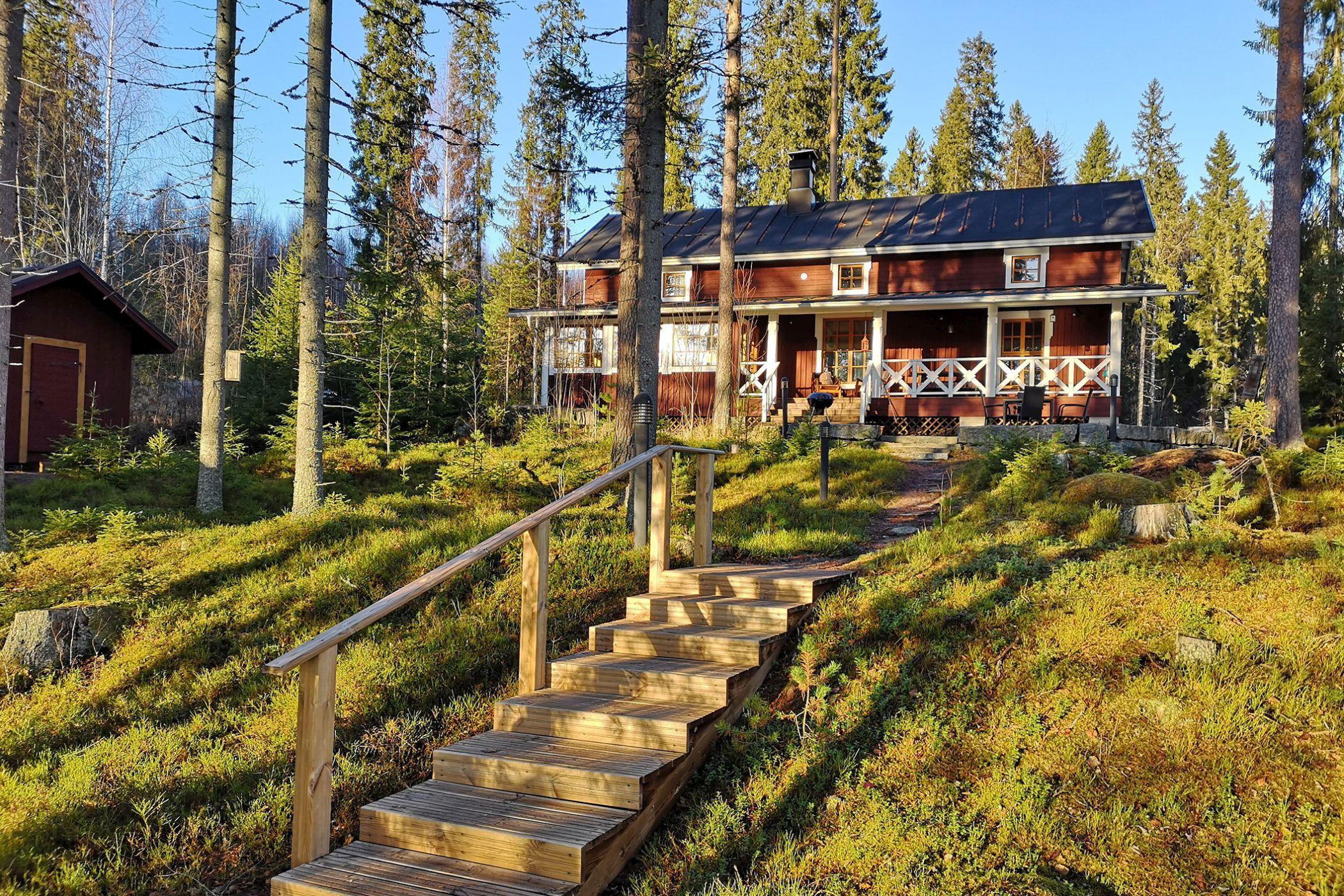 4. MUSTALAHDEN MAKASIINI, MULTIA, KESKI-SUOMI