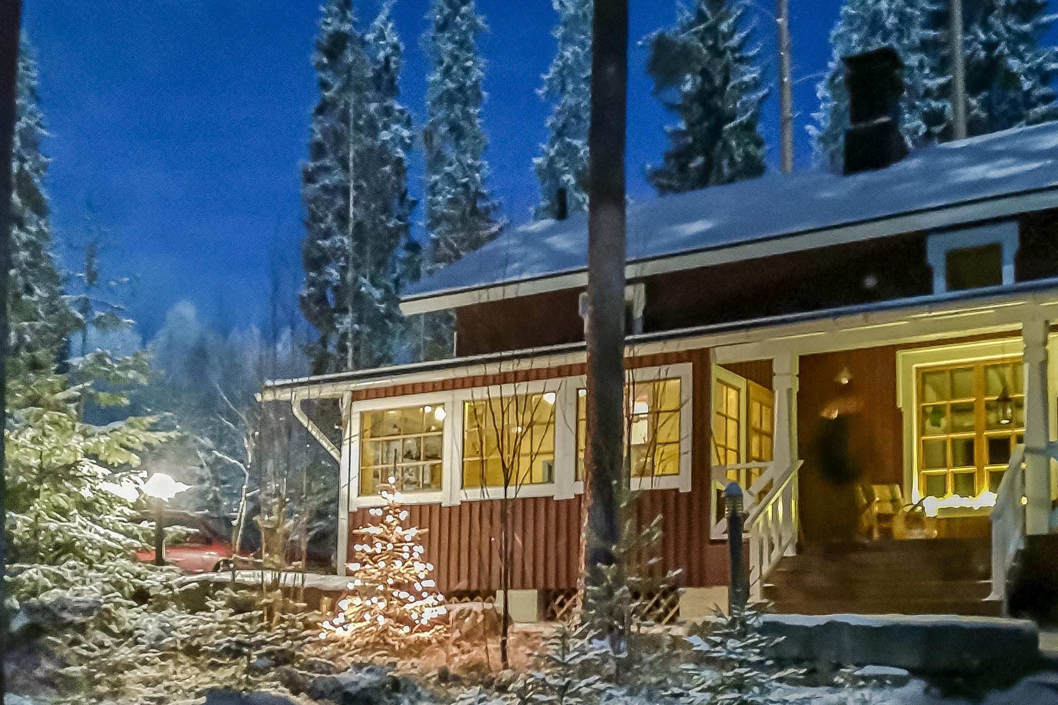 4. MUSTALAHDEN MAKASIINI, MULTIA, KESKI-SUOMI