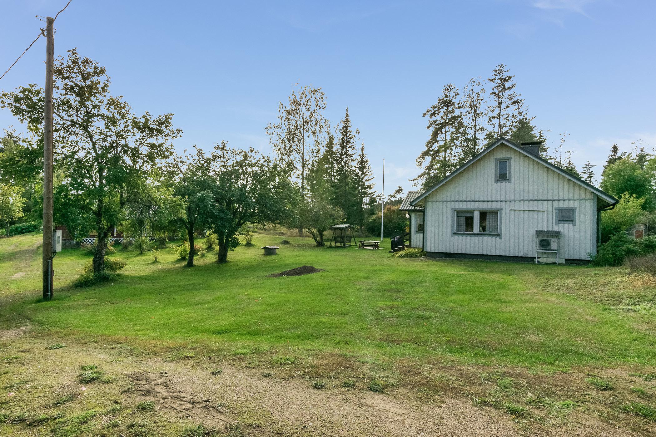 1. MÄKELÄN VIERASTALO, LUUMÄKI, ETELÄ-KARJALA