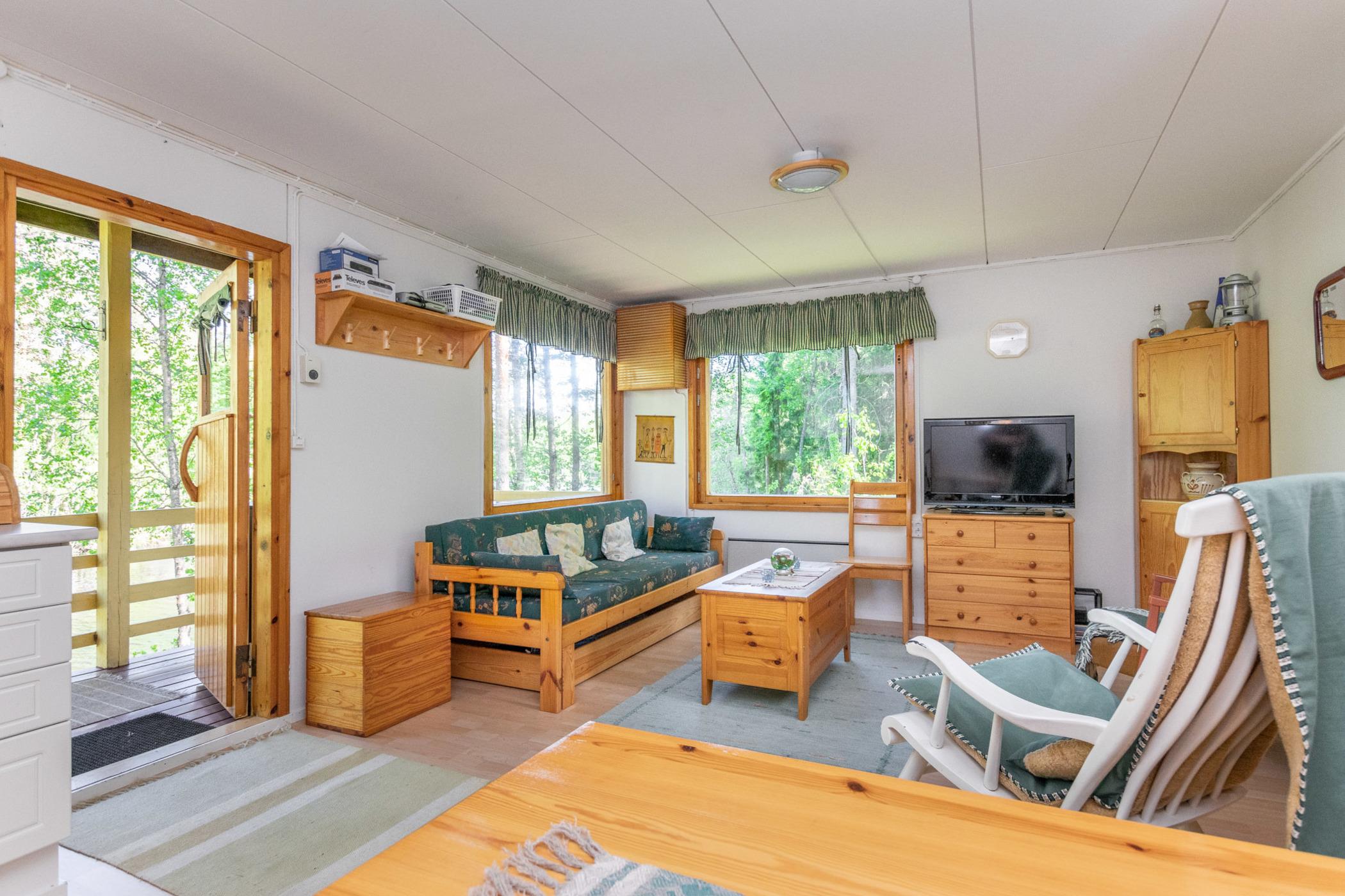 
2. HUHTA, KOUVOLA, KYMENLAAKSO (6 kpl, 18€)