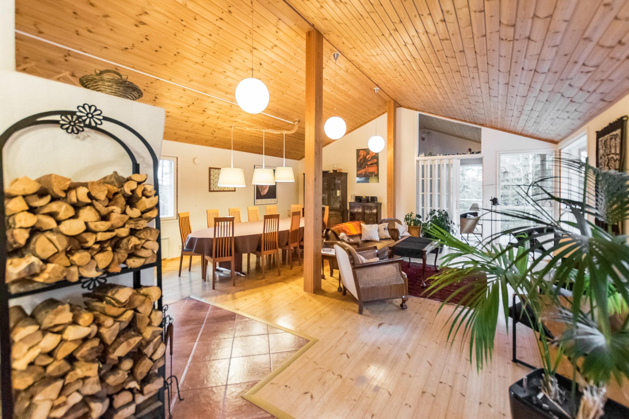 1. SKOGSVILLA, LOHJA, UUSIMAA (7 kpl, 26€)