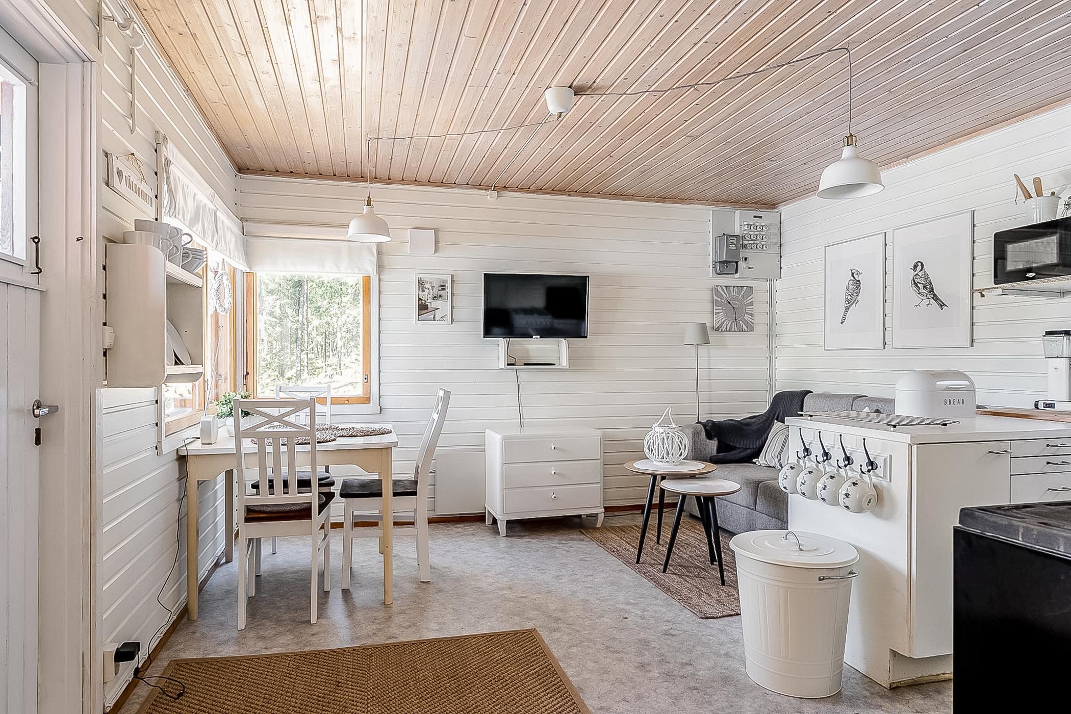 
4. TROLLSJÖ-PEIKKOJÄRVI, BROMARV, RAASEPORI, UUSIMAA (4 kpl, 36€)