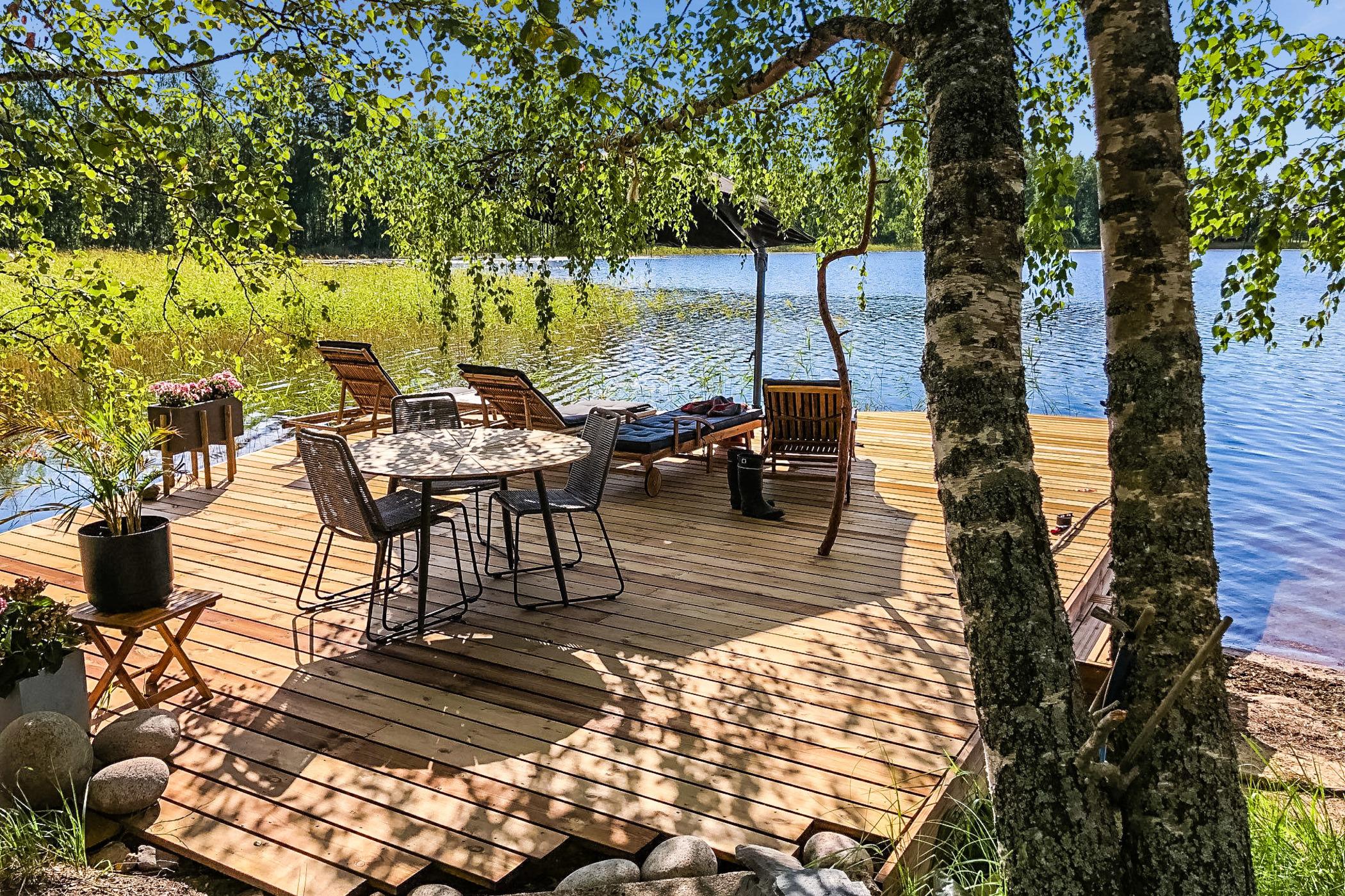 1. VILLA SAIMAAN JOUTSENLAHTI, RUOKOLAHTI, ETELÄ-KARJALA