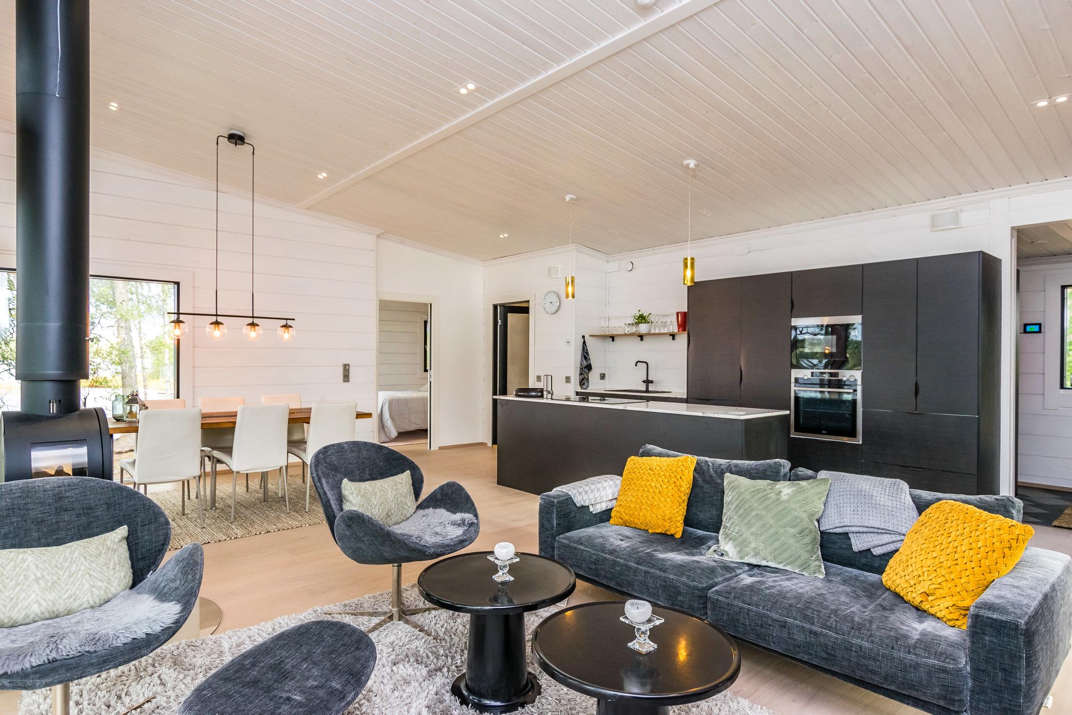 1. VILLA SAIMAAN JOUTSENLAHTI, RUOKOLAHTI, ETELÄ-KARJALA
