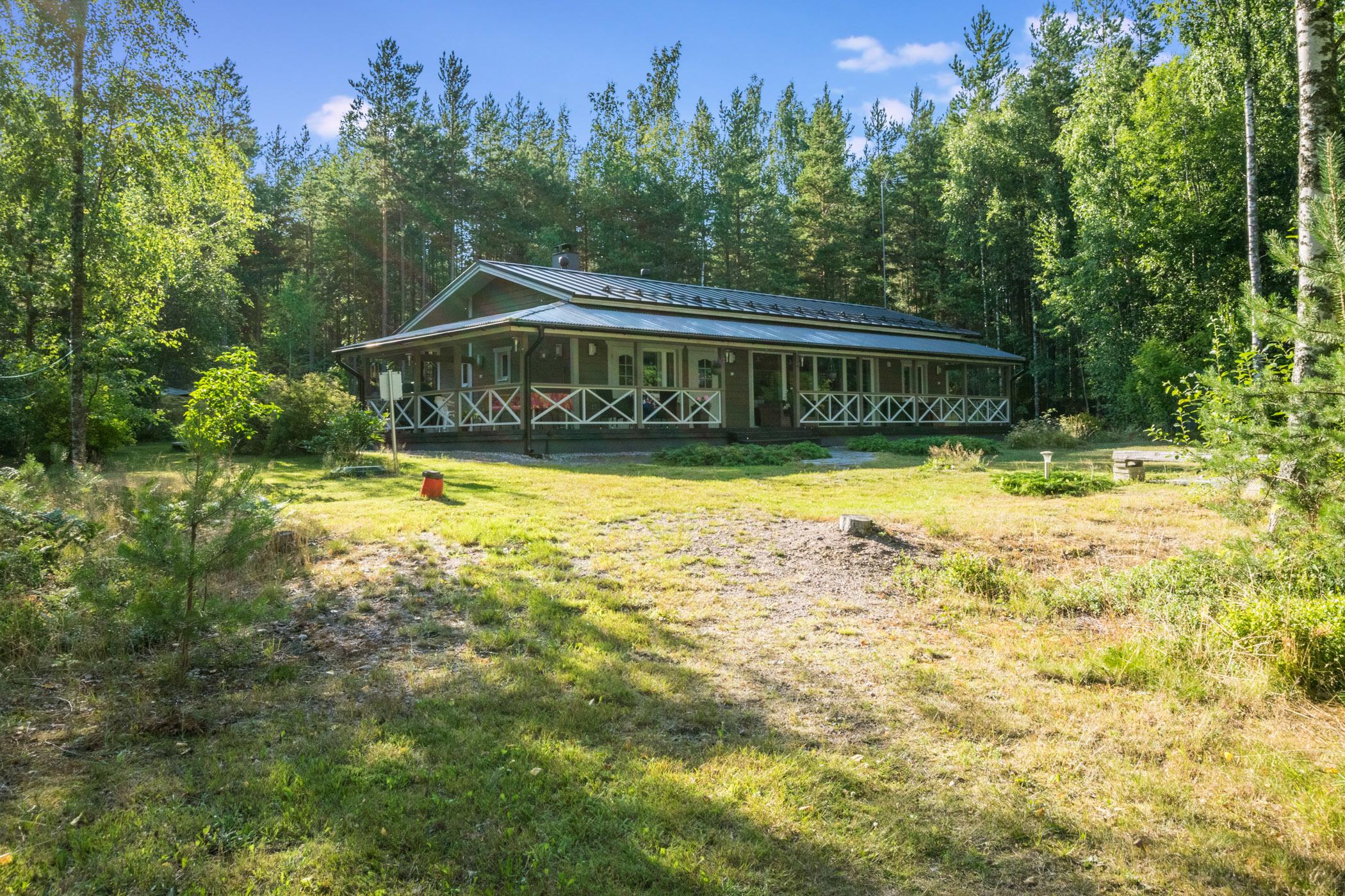 1. VILLA BLOMBACKA, ISNÄS, LOVIISA, UUSIMAA