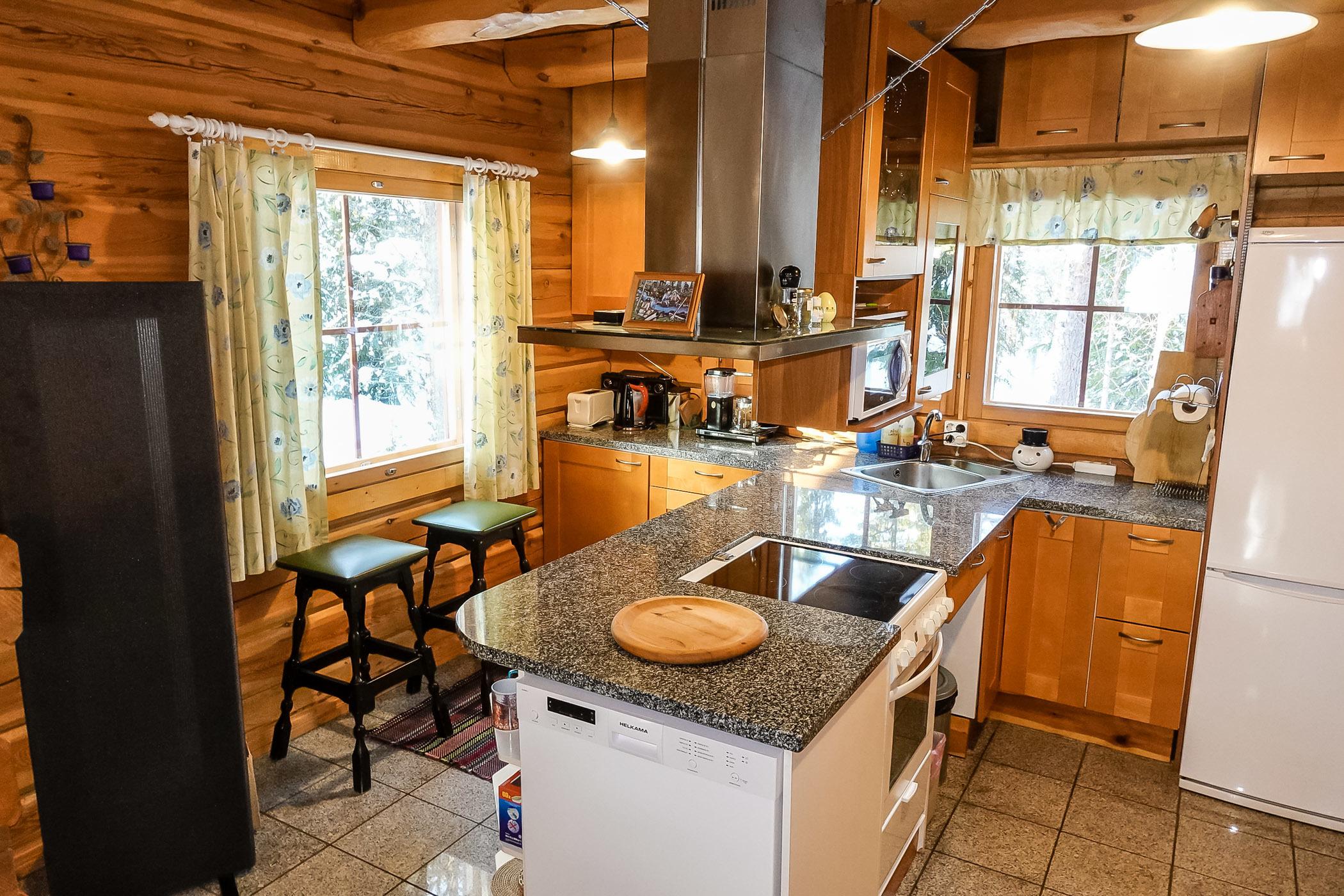 7. VALKONEN POHJONEN A, NUOTTIRAKKA , KITTILÄ, LAPPI, LEVI