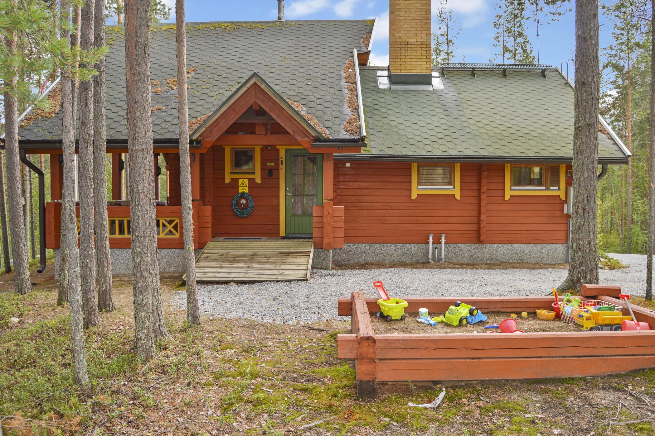 4. VILLA KÄPYTIKKA, YLÄMYLLY, LIPERI, POHJOIS-KARJALA